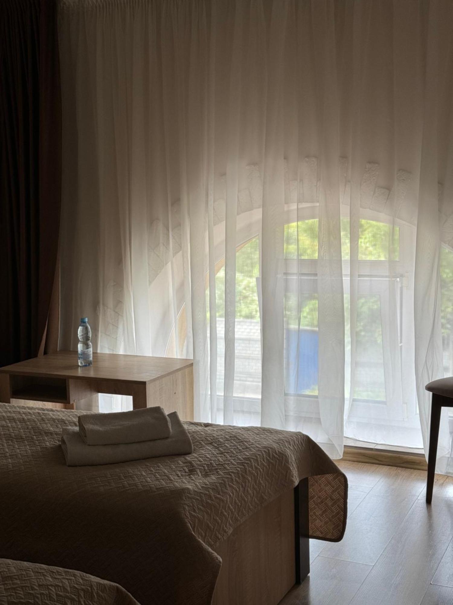 Орк "Блісс" Hotel Ривне Екстериор снимка